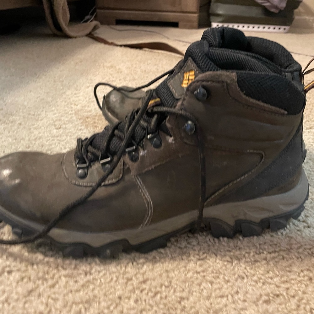Columbia men’s hiking boots 11.5